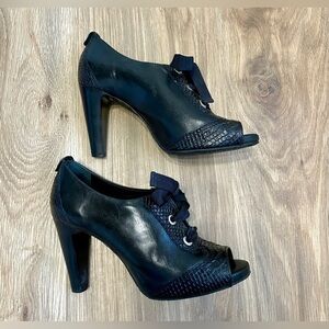 Antonio Melani Clare Embossed Print Open Toed Laced Up Heels Size 7 EUC